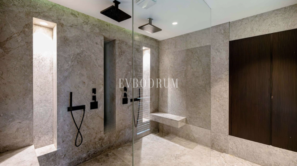 Turgutreis Marina’ya çok yakın, zarif ve zamansız mimarili villa