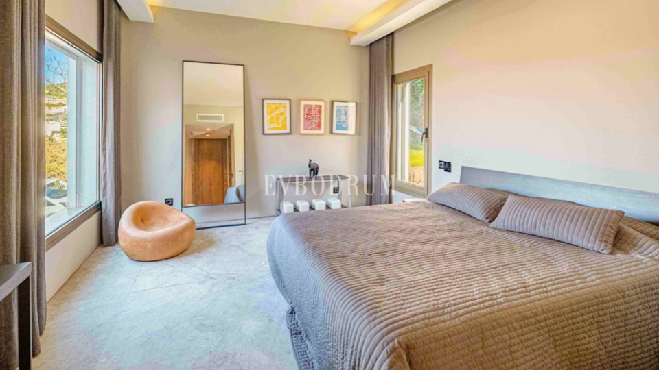 Turgutreis Marina’ya çok yakın, zarif ve zamansız mimarili villa