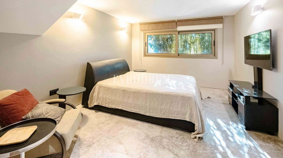 Turgutreis Marina’ya çok yakın, zarif ve zamansız mimarili villa