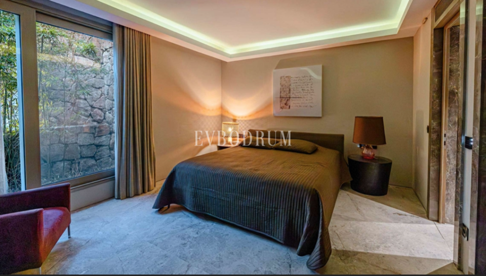 Turgutreis Marina’ya çok yakın, zarif ve zamansız mimarili villa