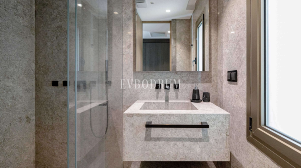 Turgutreis Marina’ya çok yakın, zarif ve zamansız mimarili villa