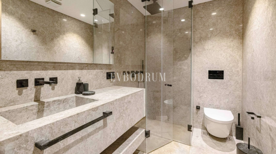 Turgutreis Marina’ya çok yakın, zarif ve zamansız mimarili villa