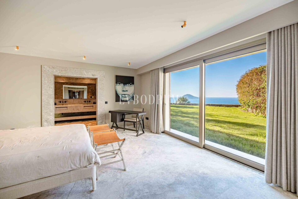 Turgutreis Marina’ya çok yakın, zarif ve zamansız mimarili villa