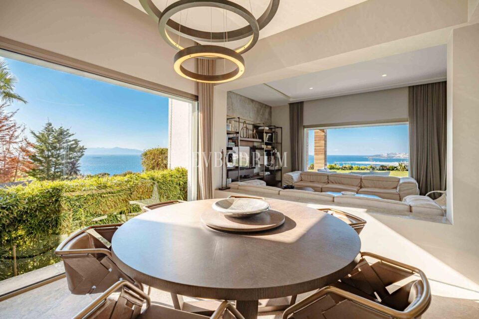 Turgutreis Marina’ya çok yakın, zarif ve zamansız mimarili villa