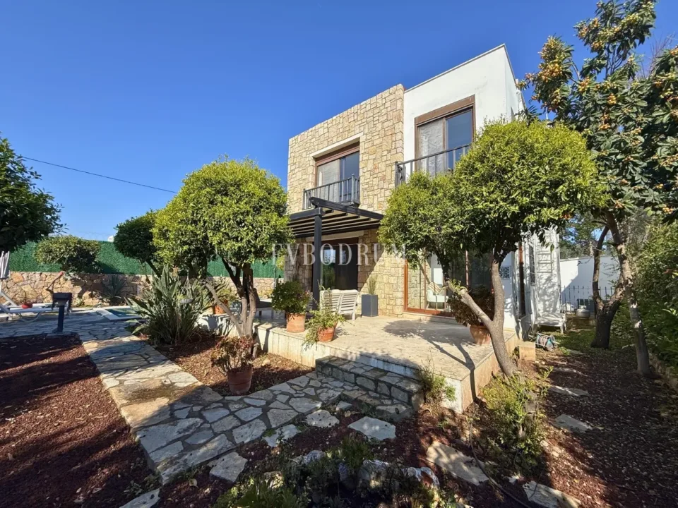 Detached Duplex House with Private Pool and Garden in Ortakent