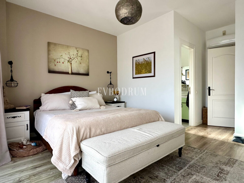 Detached Duplex House with Private Pool and Garden in Ortakent