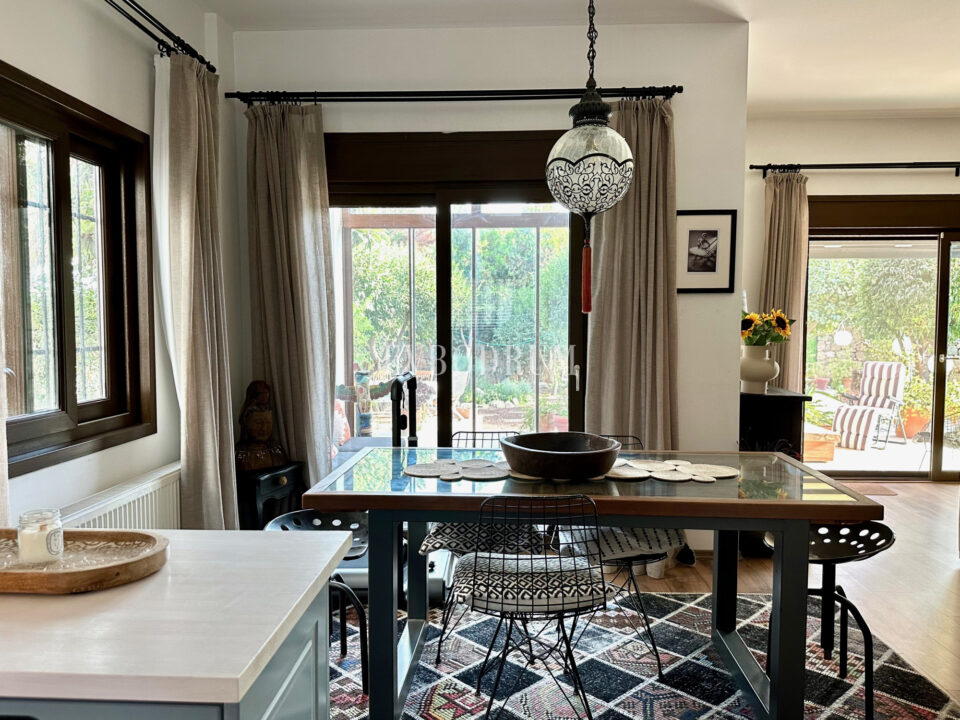 Detached Duplex House with Private Pool and Garden in Ortakent