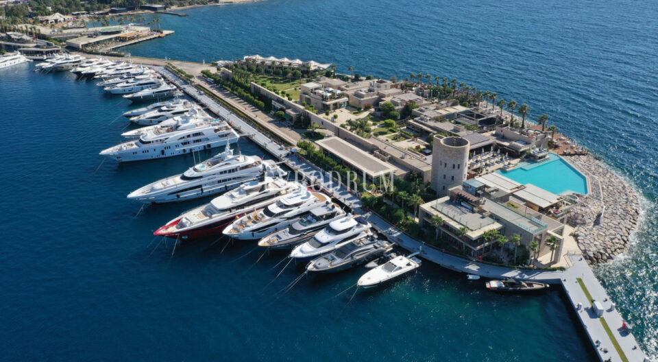 Superyachts and clear turquoise water at Palmarina Yalıkavak