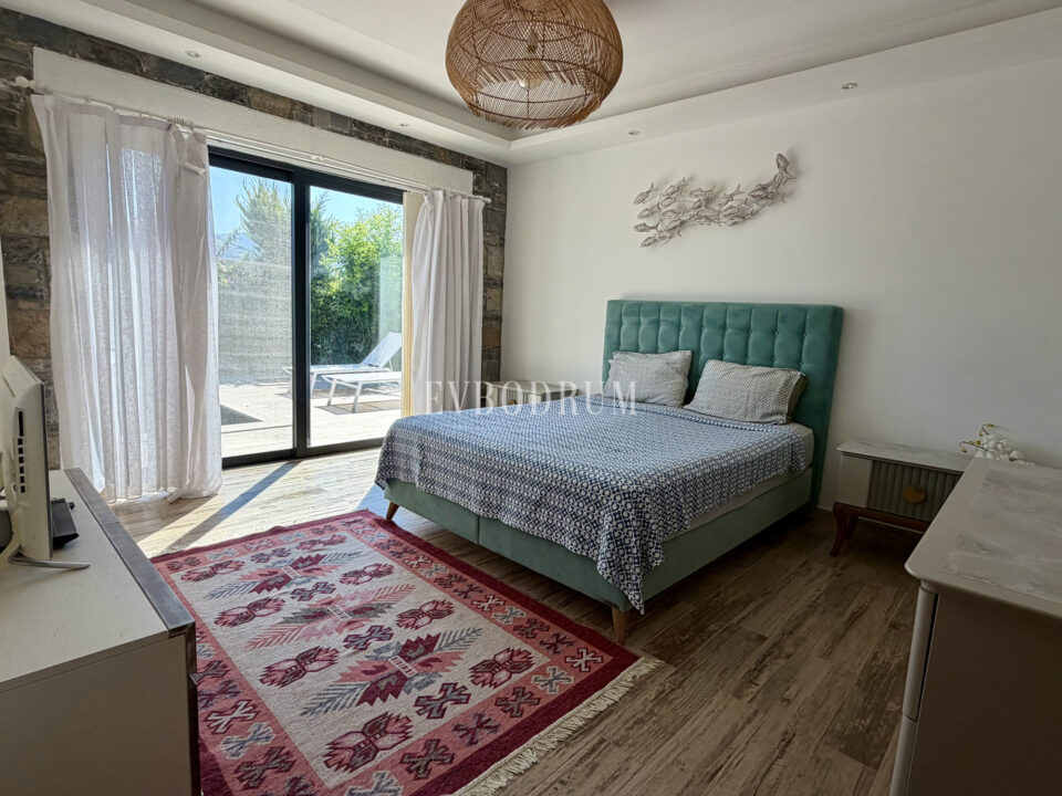 Single-Storey House with Private Pool in Yalıkavak