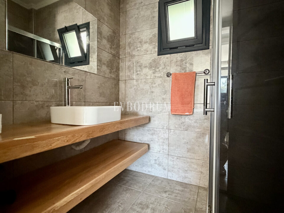 Single-Storey House with Private Pool in Yalıkavak