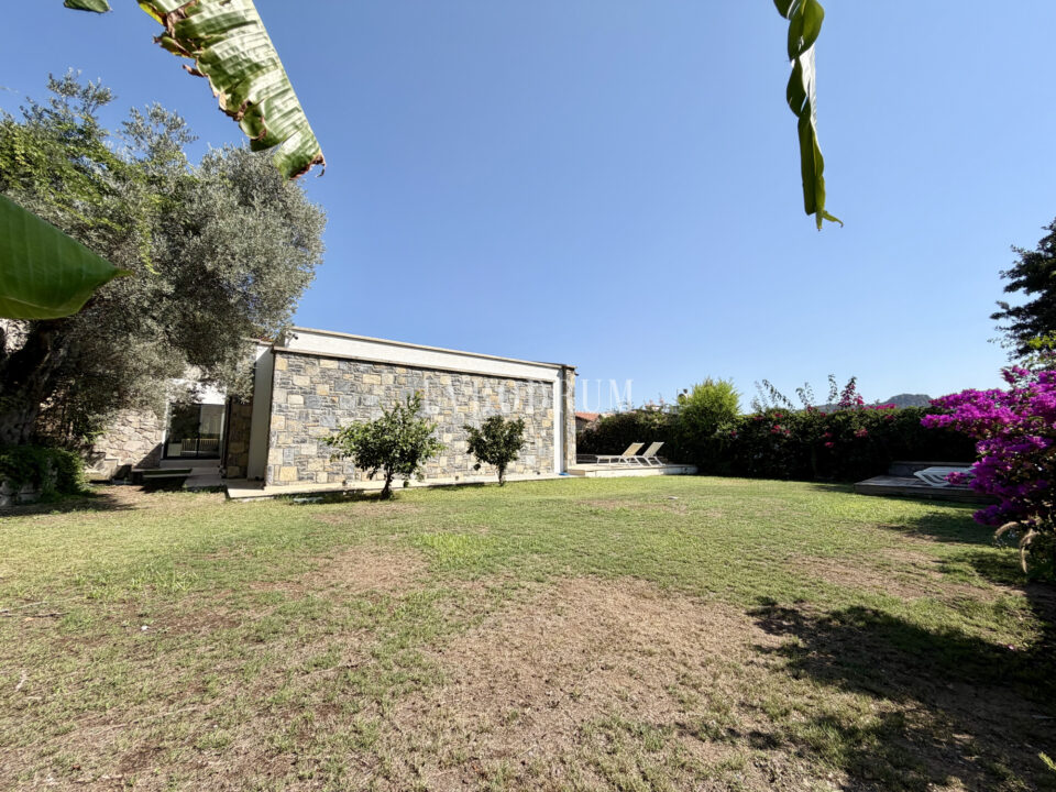 Single-Storey House with Private Pool in Yalıkavak