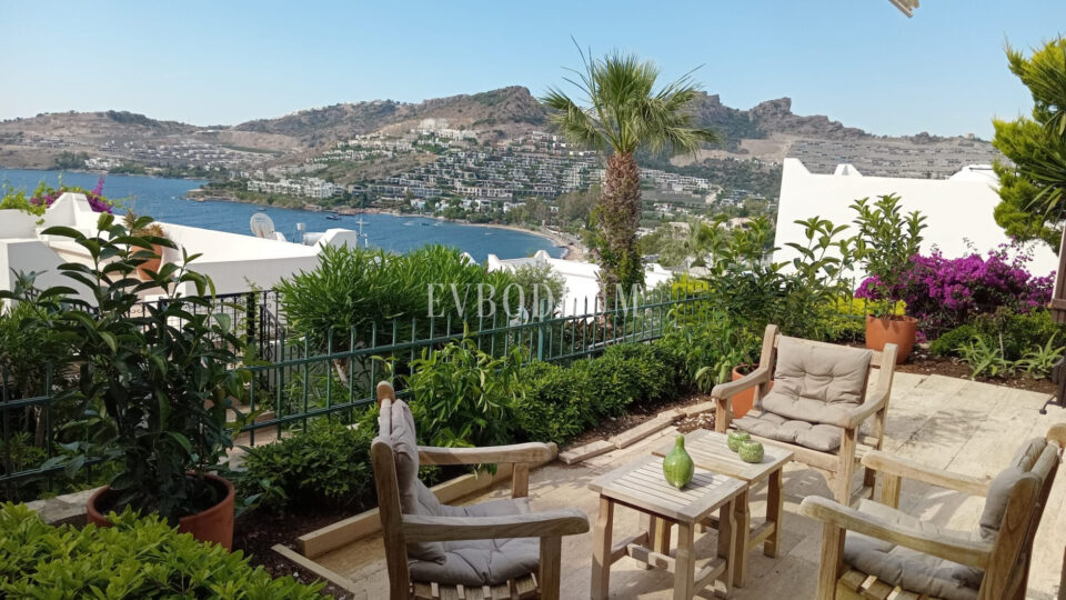 Yalıkavak Cennetköy Sitesi'nde Köşe Konumda Villa