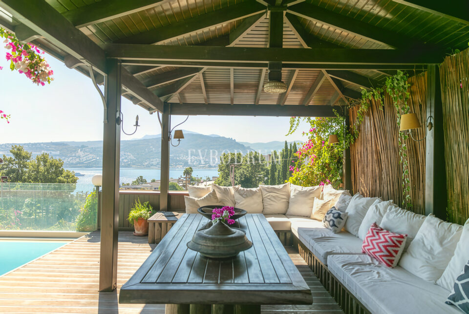 Eckvilla mit Meerblick und privatem Pool in Seba Yasemin Evleri, Gündoğan