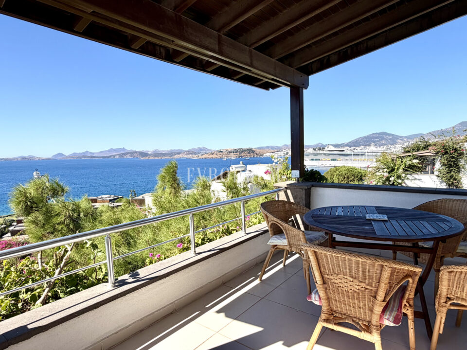 Upper-Floor Apartment With Panoramic Sea Views In Kumbahçe
