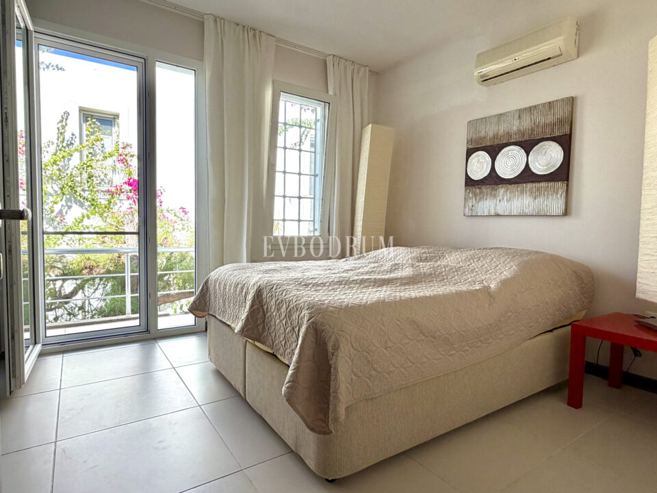 Upper-Floor Apartment With Panoramic Sea Views In Kumbahçe
