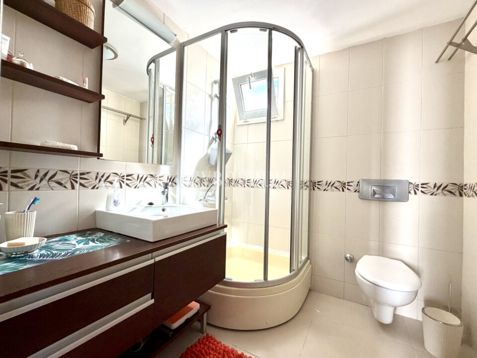 Upper-Floor Apartment With Panoramic Sea Views In Kumbahçe