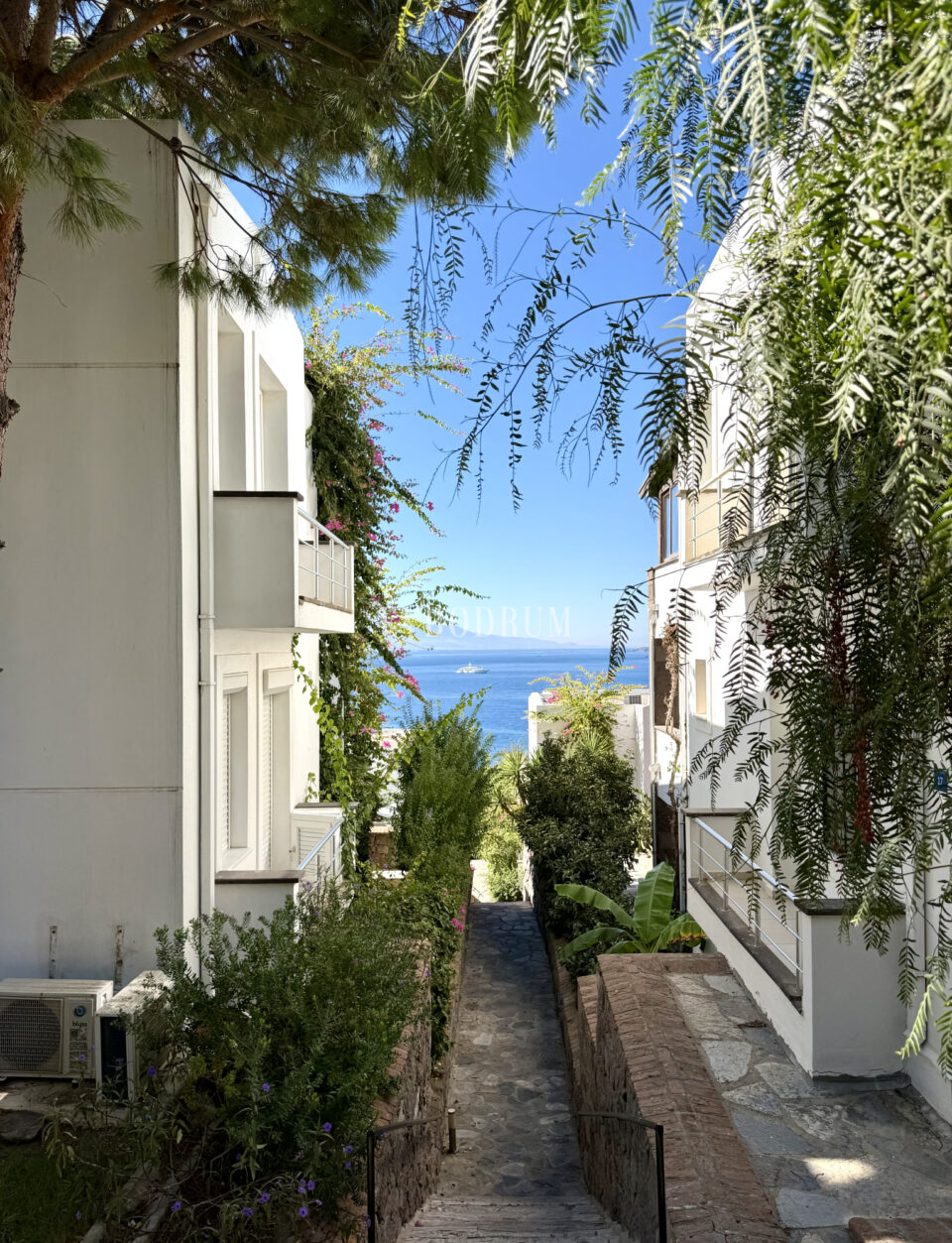 Upper-Floor Apartment With Panoramic Sea Views In Kumbahçe