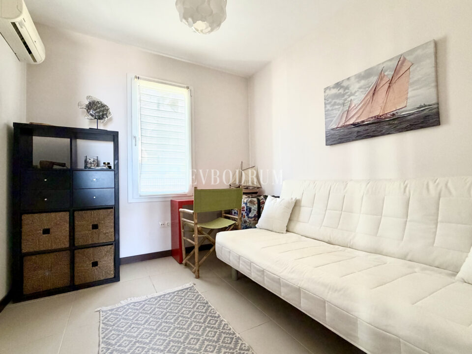 Upper-Floor Apartment With Panoramic Sea Views In Kumbahçe