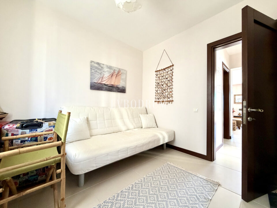 Upper-Floor Apartment With Panoramic Sea Views In Kumbahçe