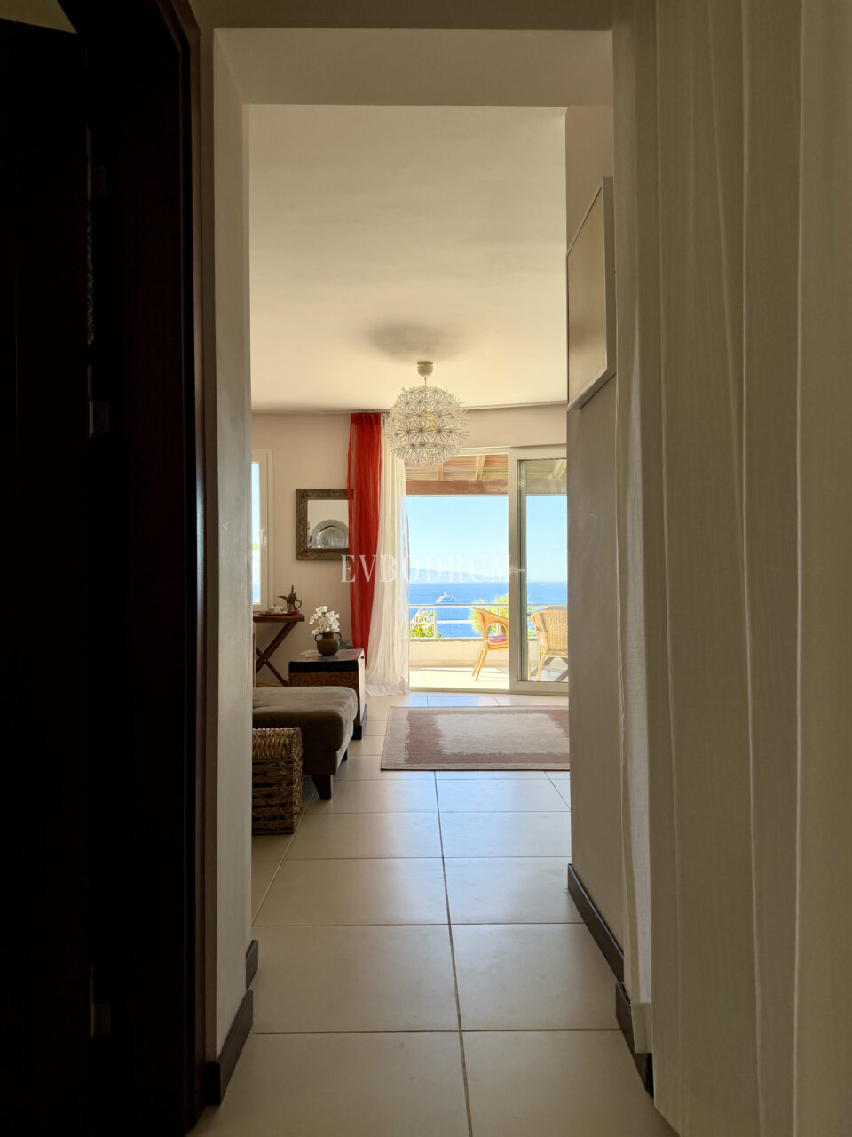 Upper-Floor Apartment With Panoramic Sea Views In Kumbahçe