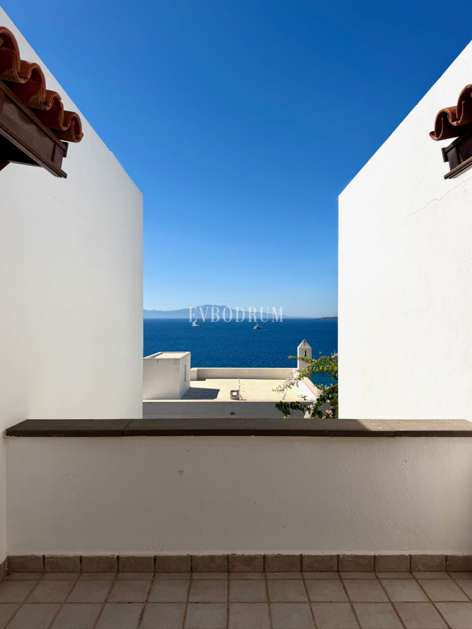 Upper-Floor Apartment With Panoramic Sea Views In Kumbahçe